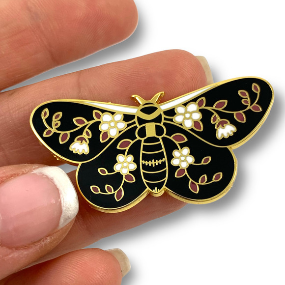 Large gold enamel daisy sacred moth pin - Picture 2 of 7